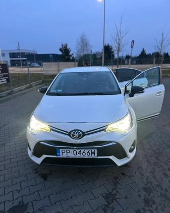 Toyota Avensis cena 65000 przebieg: 112189, rok produkcji 2017 z Piła małe 172